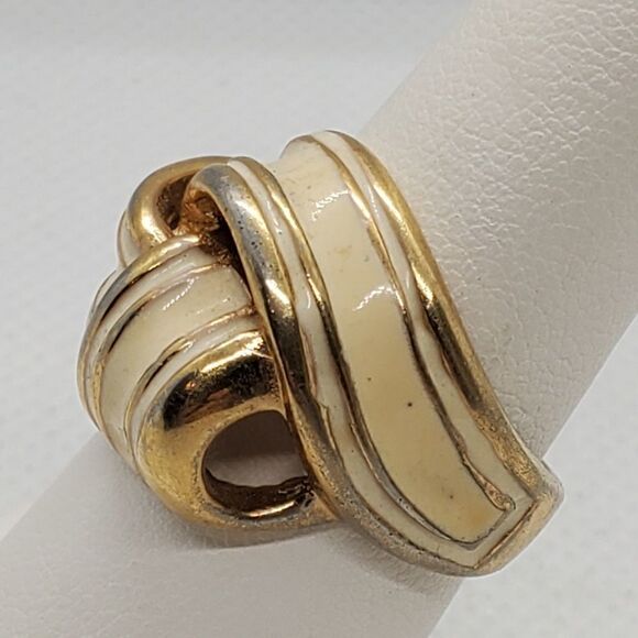 Vintage 18 Karat HGE Gold & Cream Ribbon Knot Ring - Picture 3 of 7